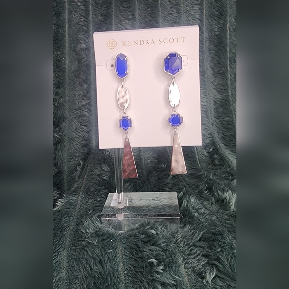 Kendra Scott Earrings in Silver - Picture 3 of 3